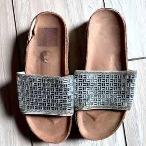 Slides with bling size 7 1/2